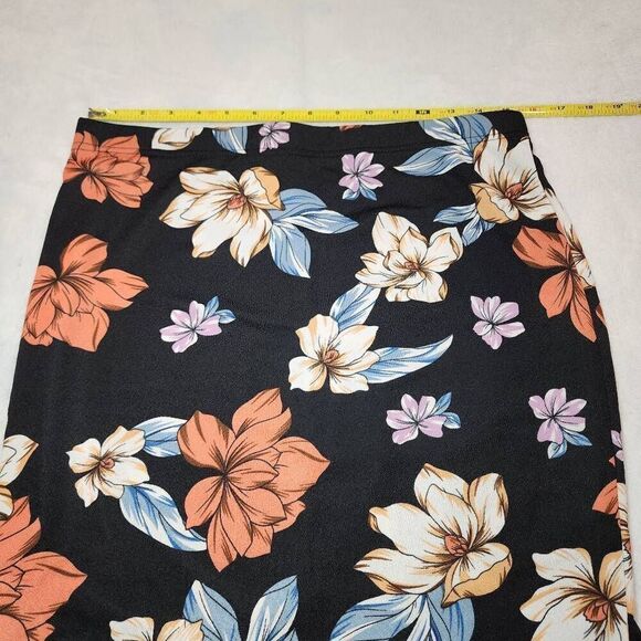 Shein size 0XL Flowered Skirt - Picture 3 of 7